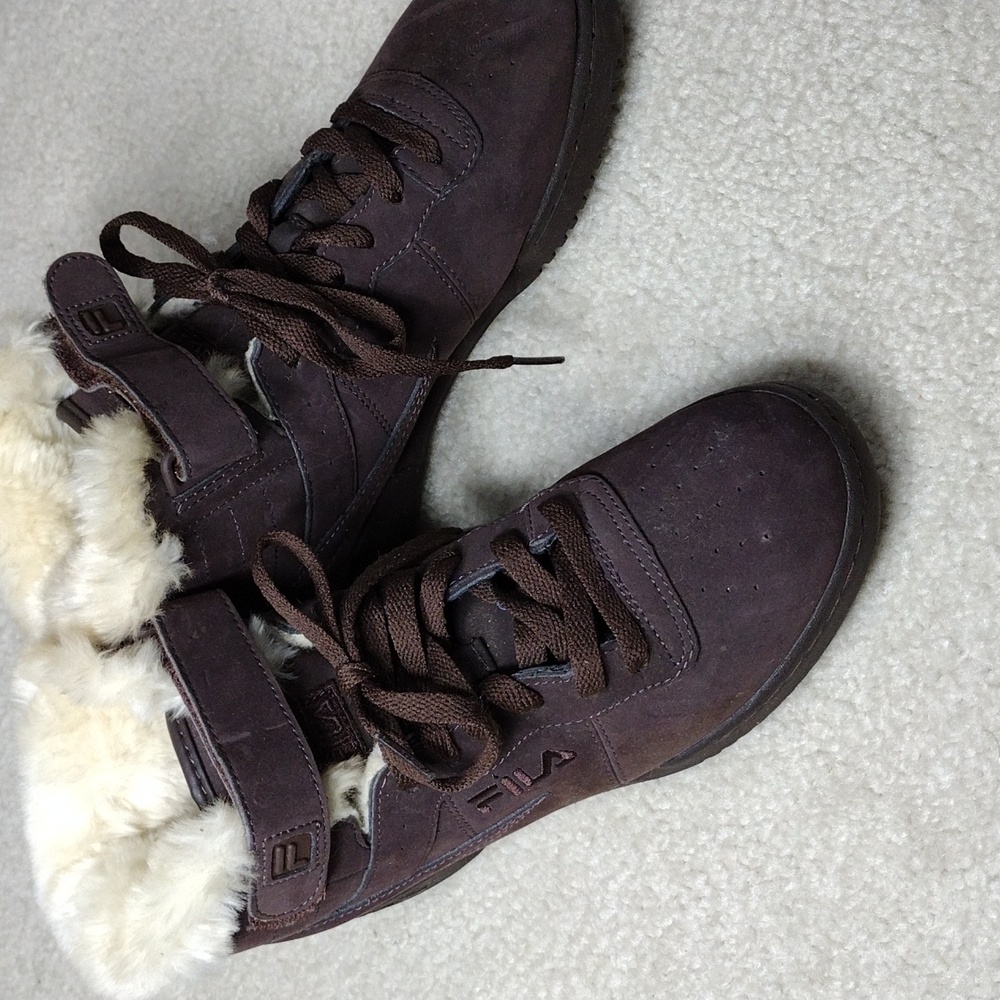 Fila women's brown ankle boots with faux fur trim. Size 8.5